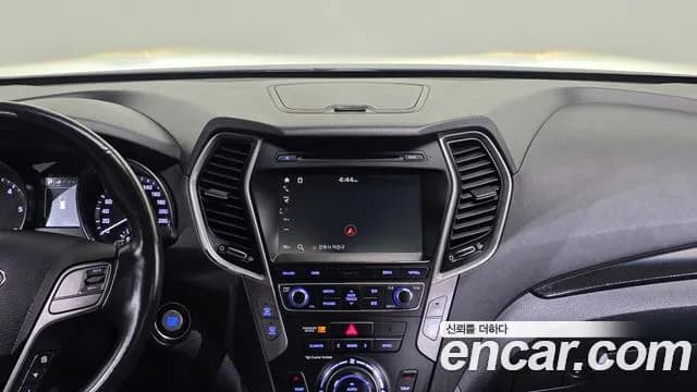 2018 Hyundai Santa Fe The Prime Diesel 2.0 2WD Sold VIN KMHSW81UBJU789607 – interior seats 2018 Hyundai Santa Fe The Prime Diesel 2.0 2WD Sold VIN KMHSW81UBJU789607 – interior seats