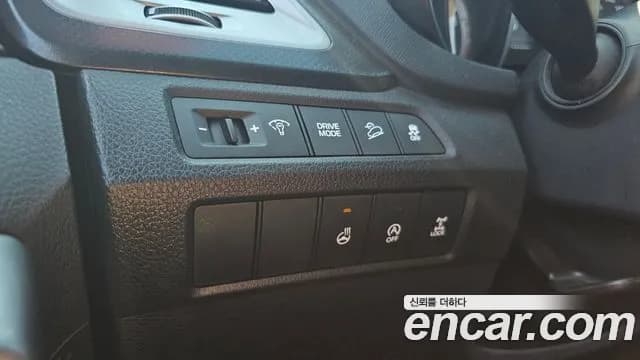 2017 Hyundai Santa Fe The Prime Diesel 2.0 4WD Sold VIN KMHSW81UDHU738811 – trunk area 2017 Hyundai Santa Fe The Prime Diesel 2.0 4WD Sold VIN KMHSW81UDHU738811 – trunk area