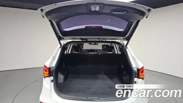 2017 Hyundai Santa Fe The Prime Diesel 2.0 4WD Sold VIN KMHSW81UDHU769606 – trunk area 2017 Hyundai Santa Fe The Prime Diesel 2.0 4WD Sold VIN KMHSW81UDHU769606 – trunk area