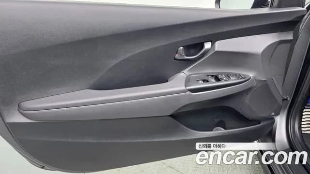 2018 Hyundai Veloster (JS) 1.6 Turbo Sport Sold VIN KMHTK61BGJU001273 – trunk area 2018 Hyundai Veloster (JS) 1.6 Turbo Sport Sold VIN KMHTK61BGJU001273 – trunk area