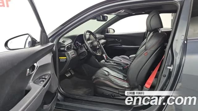 2018 Hyundai Veloster (JS) 1.6 Turbo Sport Sold VIN KMHTK61BGJU001285 – trunk area 2018 Hyundai Veloster (JS) 1.6 Turbo Sport Sold VIN KMHTK61BGJU001285 – trunk area