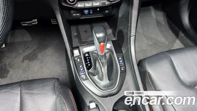 2018 Hyundai Veloster (JS) 1.6 Turbo Sport Sold VIN KMHTK61BGJU015496 – exterior detail 2018 Hyundai Veloster (JS) 1.6 Turbo Sport Sold VIN KMHTK61BGJU015496 – exterior detail