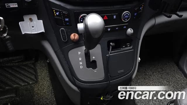 2018 Hyundai The New Grand Starex Urban 9-Seater Sold VIN KMHWG81KBJU988119 – interior seats 2018 Hyundai The New Grand Starex Urban 9-Seater Sold VIN KMHWG81KBJU988119 – interior seats
