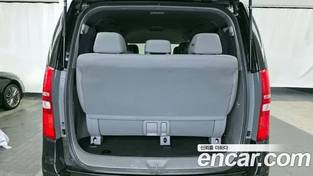 2019 Hyundai The New Grand Starex Urban 9-Seater Sold VIN KMHWG81KBKU037233 – interior seats 2019 Hyundai The New Grand Starex Urban 9-Seater Sold VIN KMHWG81KBKU037233 – interior seats