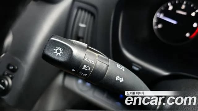 2019 Hyundai The New Grand Starex Urban 9-Seater Sold VIN KMHWG81KBKU043806 – interior seats 2019 Hyundai The New Grand Starex Urban 9-Seater Sold VIN KMHWG81KBKU043806 – interior seats