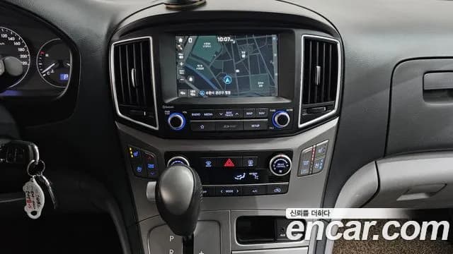 2018 Hyundai The New Grand Starex Urban 9-Seater Sold VIN KMHWH81KBJU979691 – interior seats 2018 Hyundai The New Grand Starex Urban 9-Seater Sold VIN KMHWH81KBJU979691 – interior seats