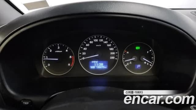 2020 Hyundai The New Grand Starex Urban 9-Seater Sold VIN KMHWH81KBLU134843 – exterior detail 2020 Hyundai The New Grand Starex Urban 9-Seater Sold VIN KMHWH81KBLU134843 – exterior detail