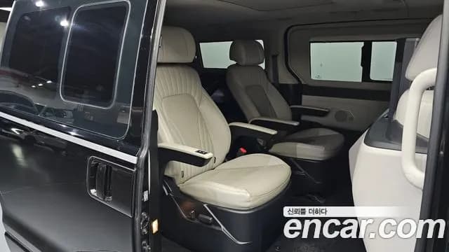 2019 Hyundai The New Grand Starex Limousine Sold VIN KMHWK81KBKU017063 – exterior detail 2019 Hyundai The New Grand Starex Limousine Sold VIN KMHWK81KBKU017063 – exterior detail