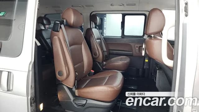 2019 Hyundai The New Grand Starex Urban 9-Seater Sold VIN KMHWK81KBKU024061 – interior seats 2019 Hyundai The New Grand Starex Urban 9-Seater Sold VIN KMHWK81KBKU024061 – interior seats