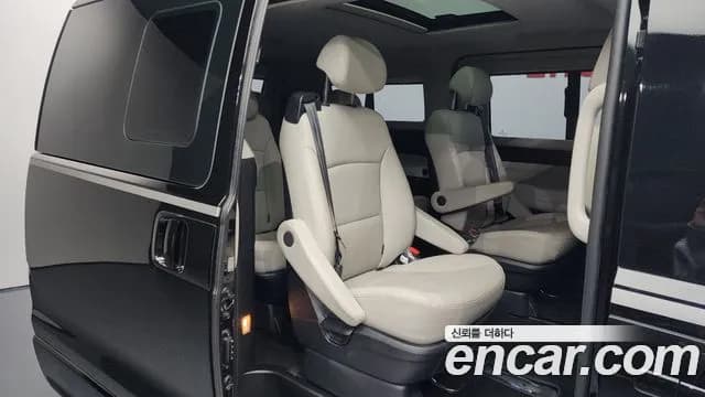 2020 Hyundai The New Grand Starex Limousine Sold VIN KMHWK81KBLU143129 – exterior detail 2020 Hyundai The New Grand Starex Limousine Sold VIN KMHWK81KBLU143129 – exterior detail