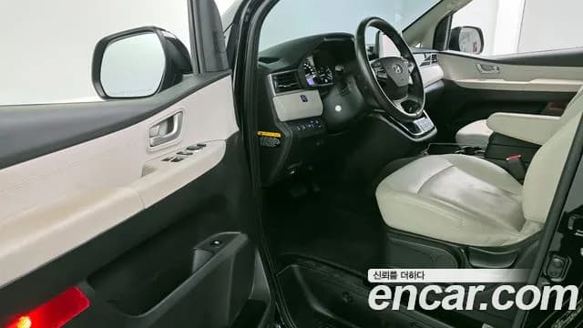 2019 Hyundai The New Grand Starex 4WD Limousine Sold VIN KMHWK81KDKU088150 – exterior detail 2019 Hyundai The New Grand Starex 4WD Limousine Sold VIN KMHWK81KDKU088150 – exterior detail