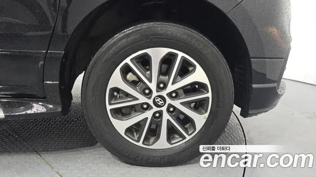 2021 Hyundai The New Grand Starex 4WD Limousine Sold VIN KMHWK81KDMU164430 – exterior detail 2021 Hyundai The New Grand Starex 4WD Limousine Sold VIN KMHWK81KDMU164430 – exterior detail