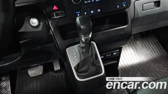 2022 Hyundai Staria disability support car Sold VIN KMHYA813BNU071447 – exterior detail 2022 Hyundai Staria disability support car Sold VIN KMHYA813BNU071447 – exterior detail