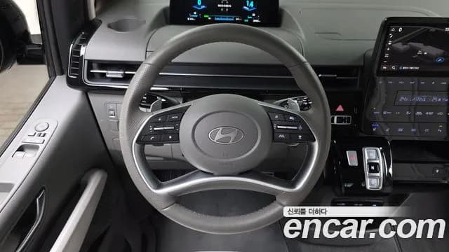 2025 Hyundai Staria HEV 1.6 Lounge 7-Seater Sold VIN KMHYD81ABSU000178 – trunk area 2025 Hyundai Staria HEV 1.6 Lounge 7-Seater Sold VIN KMHYD81ABSU000178 – trunk area