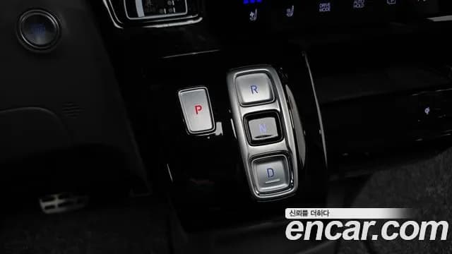 2025 Hyundai Staria HEV 1.6 Lounge 7-Seater Sold VIN KMHYD81ABSU001753 – exterior detail 2025 Hyundai Staria HEV 1.6 Lounge 7-Seater Sold VIN KMHYD81ABSU001753 – exterior detail