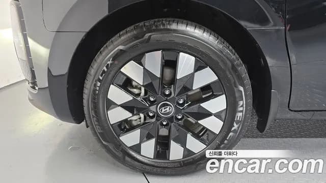 2025 Hyundai Staria HEV 1.6 Lounge 7-Seater Sold VIN KMHYD81ABSU001753 – trunk area 2025 Hyundai Staria HEV 1.6 Lounge 7-Seater Sold VIN KMHYD81ABSU001753 – trunk area