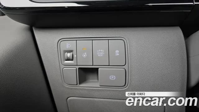 2025 Hyundai Staria HEV 1.6 Lounge 7-Seater Sold VIN KMHYD81ABSU001753 – photo 25 2025 Hyundai Staria HEV 1.6 Lounge 7-Seater Sold VIN KMHYD81ABSU001753 – photo 25