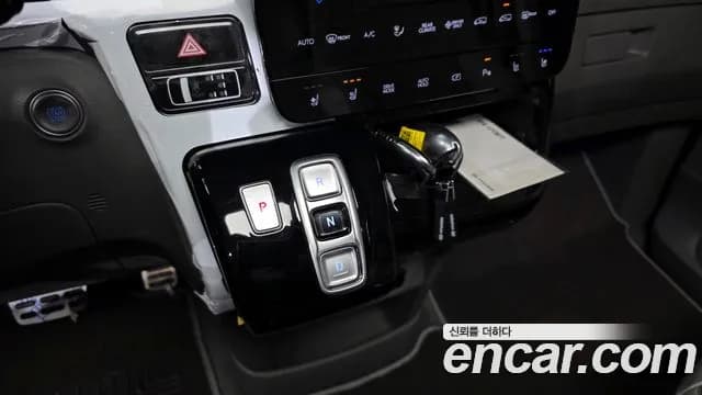 2025 Hyundai Staria HEV 1.6 Lounge 7-Seater Sold VIN KMHYD81ABSU008042 – trunk area 2025 Hyundai Staria HEV 1.6 Lounge 7-Seater Sold VIN KMHYD81ABSU008042 – trunk area