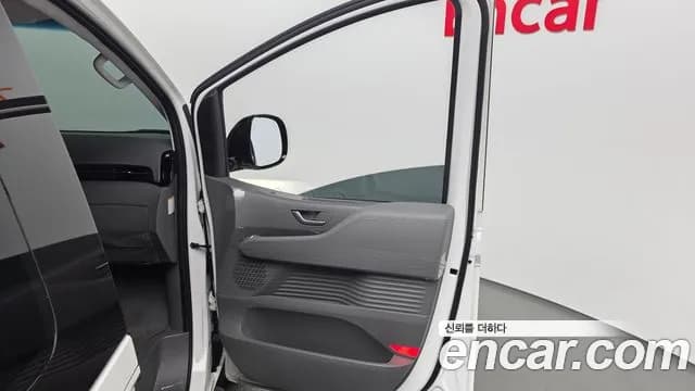 2025 Hyundai Staria HEV 1.6 Lounge 9-Seater Sold VIN KMHYF81ABSU003079 – trunk area 2025 Hyundai Staria HEV 1.6 Lounge 9-Seater Sold VIN KMHYF81ABSU003079 – trunk area