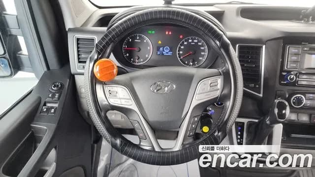 2017 Hyundai Solati 15-seater Sold VIN KMJUG17RPHC001180 – interior seats 2017 Hyundai Solati 15-seater Sold VIN KMJUG17RPHC001180 – interior seats