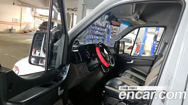 2018 Hyundai Solati 16-seater Sold VIN KMJUG17RPJC001755 – interior seats 2018 Hyundai Solati 16-seater Sold VIN KMJUG17RPJC001755 – interior seats