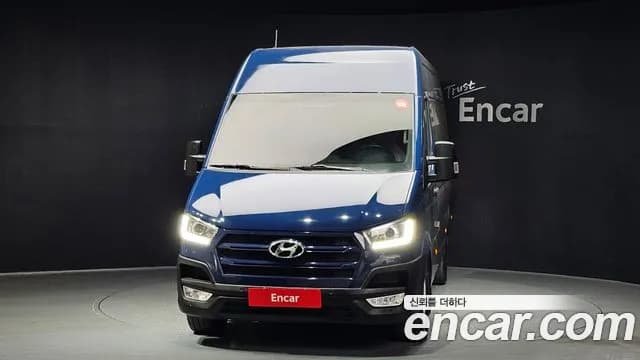 2018 Hyundai Solati 15-seater Sold VIN KMJUG17RPJC002275 – interior seats 2018 Hyundai Solati 15-seater Sold VIN KMJUG17RPJC002275 – interior seats