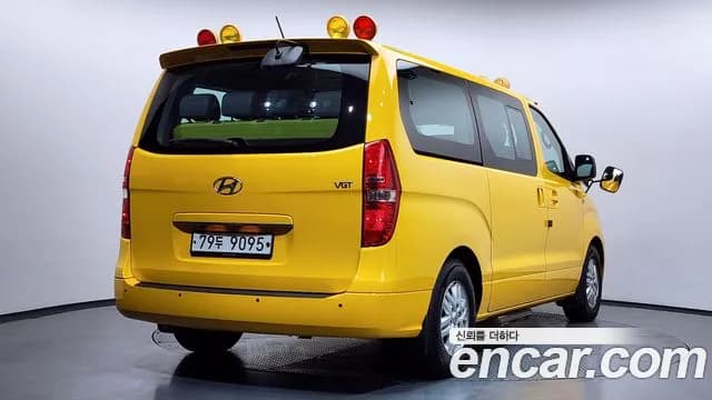 2017 Hyundai Grand Starex Guard car of children Sold VIN KMJWA37KBHU889963 – front exterior 2017 Hyundai Grand Starex Guard car of children Sold VIN KMJWA37KBHU889963 – front exterior