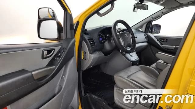 2017 Hyundai Grand Starex Guard car of children Sold VIN KMJWA37KBHU889963 – rear exterior 2017 Hyundai Grand Starex Guard car of children Sold VIN KMJWA37KBHU889963 – rear exterior