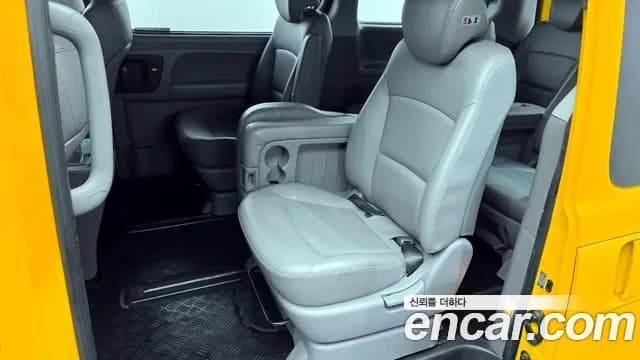 2017 Hyundai Grand Starex Guard car of children Sold VIN KMJWA37KBHU891956 – rear exterior 2017 Hyundai Grand Starex Guard car of children Sold VIN KMJWA37KBHU891956 – rear exterior