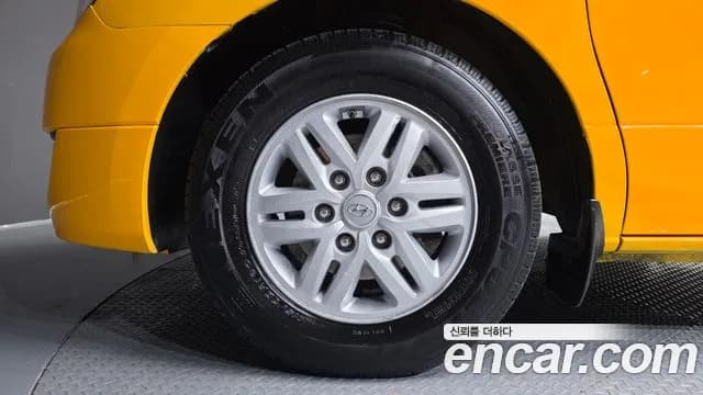 2017 Hyundai Grand Starex Guard car of children Sold VIN KMJWA37KBHU895215 – trunk area 2017 Hyundai Grand Starex Guard car of children Sold VIN KMJWA37KBHU895215 – trunk area