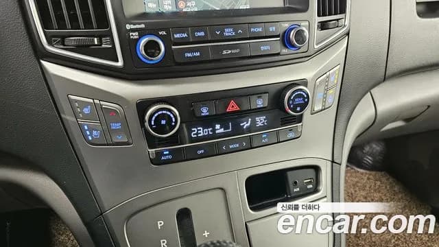 2017 Hyundai Grand Starex 12-Seater Wagon Sold VIN KMJWA37KBHU914919 – interior seats 2017 Hyundai Grand Starex 12-Seater Wagon Sold VIN KMJWA37KBHU914919 – interior seats