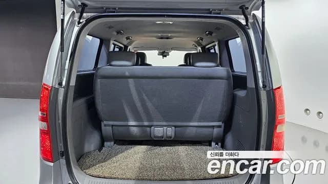 2017 Hyundai Grand Starex 12-Seater Wagon Sold VIN KMJWA37KBHU914919 – exterior detail 2017 Hyundai Grand Starex 12-Seater Wagon Sold VIN KMJWA37KBHU914919 – exterior detail