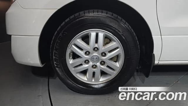 2017 Hyundai Grand Starex 12-Seater Wagon Sold VIN KMJWA37KBHU916827 – interior seats 2017 Hyundai Grand Starex 12-Seater Wagon Sold VIN KMJWA37KBHU916827 – interior seats