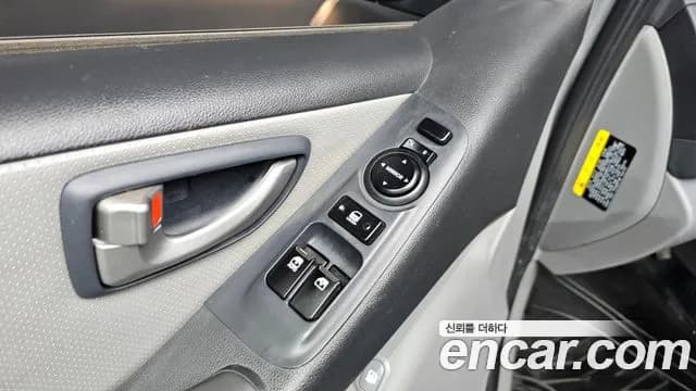 2017 Hyundai Grand Starex 12-Seater Wagon Sold VIN KMJWA37KBHU924668 – trunk area 2017 Hyundai Grand Starex 12-Seater Wagon Sold VIN KMJWA37KBHU924668 – trunk area