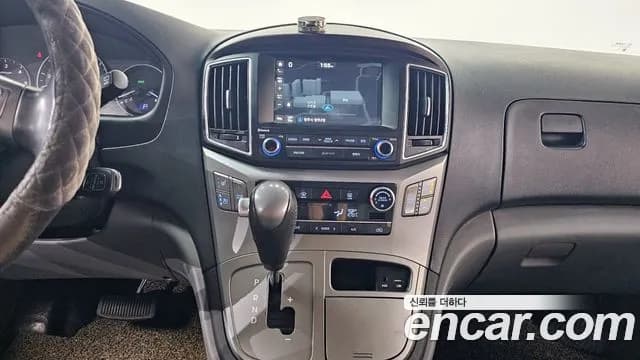 2018 Hyundai Grand Starex 11-Seater Wagon Sold VIN KMJWA37KBJU938675 – side profile 2018 Hyundai Grand Starex 11-Seater Wagon Sold VIN KMJWA37KBJU938675 – side profile