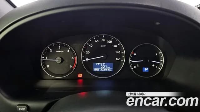 2018 Hyundai Grand Starex 12-Seater Wagon Sold VIN KMJWA37KBJU944977 – exterior detail 2018 Hyundai Grand Starex 12-Seater Wagon Sold VIN KMJWA37KBJU944977 – exterior detail