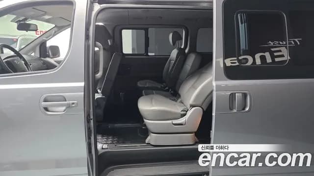 2018 Hyundai The New Grand Starex Wagon 12-Seater Sold VIN KMJWA37KBJU983225 – trunk area 2018 Hyundai The New Grand Starex Wagon 12-Seater Sold VIN KMJWA37KBJU983225 – trunk area