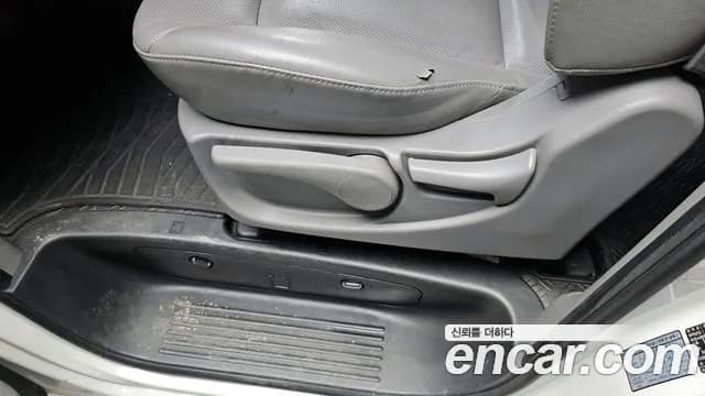 2018 Hyundai The New Grand Starex Wagon 12-Seater Sold VIN KMJWA37KBJU985998 – side profile 2018 Hyundai The New Grand Starex Wagon 12-Seater Sold VIN KMJWA37KBJU985998 – side profile