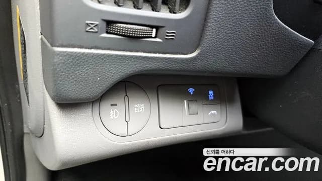 2018 Hyundai The New Grand Starex Wagon 12-Seater Sold VIN KMJWA37KBJU985998 – interior seats 2018 Hyundai The New Grand Starex Wagon 12-Seater Sold VIN KMJWA37KBJU985998 – interior seats