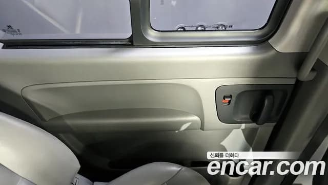 2018 Hyundai The New Grand Starex Wagon 12-Seater Sold VIN KMJWA37KBJU985998 – trunk area 2018 Hyundai The New Grand Starex Wagon 12-Seater Sold VIN KMJWA37KBJU985998 – trunk area