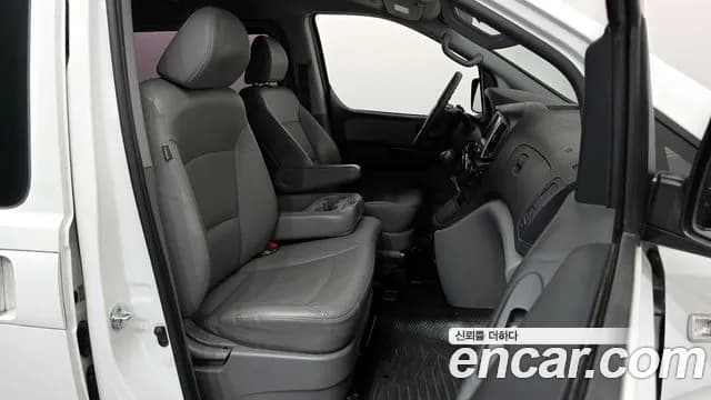 2018 Hyundai The New Grand Starex Wagon 12-Seater Sold VIN KMJWA37KBJU988237 – trunk area 2018 Hyundai The New Grand Starex Wagon 12-Seater Sold VIN KMJWA37KBJU988237 – trunk area