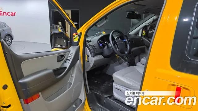 2019 Hyundai The New Grand Starex School Bus Sold VIN KMJWA37KBKU000251 – exterior detail 2019 Hyundai The New Grand Starex School Bus Sold VIN KMJWA37KBKU000251 – exterior detail