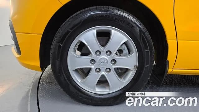 2019 Hyundai The New Grand Starex School Bus Sold VIN KMJWA37KBKU005435 – interior seats 2019 Hyundai The New Grand Starex School Bus Sold VIN KMJWA37KBKU005435 – interior seats