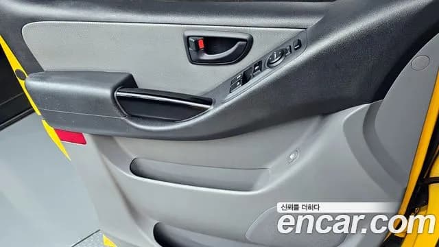 2019 Hyundai The New Grand Starex School Bus Sold VIN KMJWA37KBKU044581 – exterior detail 2019 Hyundai The New Grand Starex School Bus Sold VIN KMJWA37KBKU044581 – exterior detail