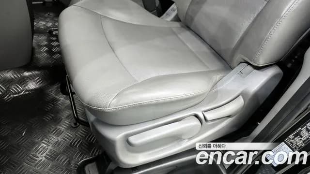 2019 Hyundai The New Grand Starex Wagon 11-Seater Sold VIN KMJWA37KBKU075023 – front exterior 2019 Hyundai The New Grand Starex Wagon 11-Seater Sold VIN KMJWA37KBKU075023 – front exterior
