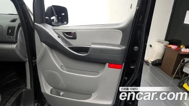 2019 Hyundai The New Grand Starex Wagon 12-Seater Sold VIN KMJWA37KBKU104919 – trunk area 2019 Hyundai The New Grand Starex Wagon 12-Seater Sold VIN KMJWA37KBKU104919 – trunk area