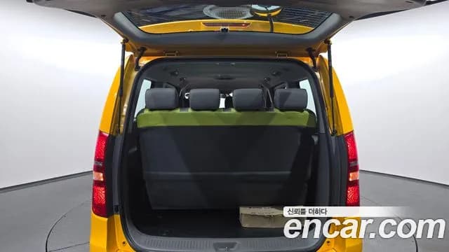 2020 Hyundai The New Grand Starex School Bus Sold VIN KMJWA37KBLU135949 – trunk area 2020 Hyundai The New Grand Starex School Bus Sold VIN KMJWA37KBLU135949 – trunk area