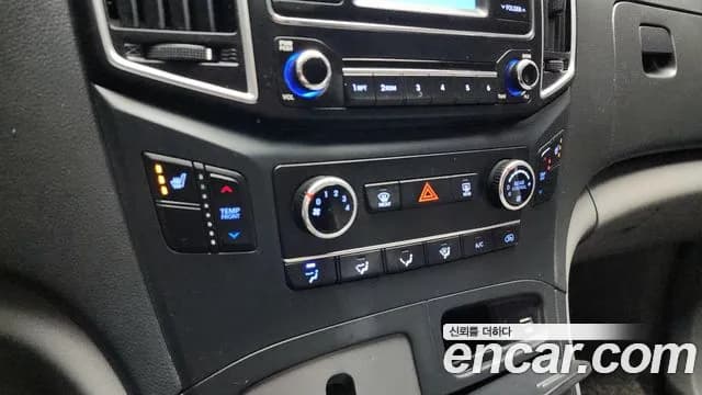 2021 Hyundai The New Grand Starex Wagon 12-Seater Sold VIN KMJWA37KBMU157695 – exterior detail 2021 Hyundai The New Grand Starex Wagon 12-Seater Sold VIN KMJWA37KBMU157695 – exterior detail