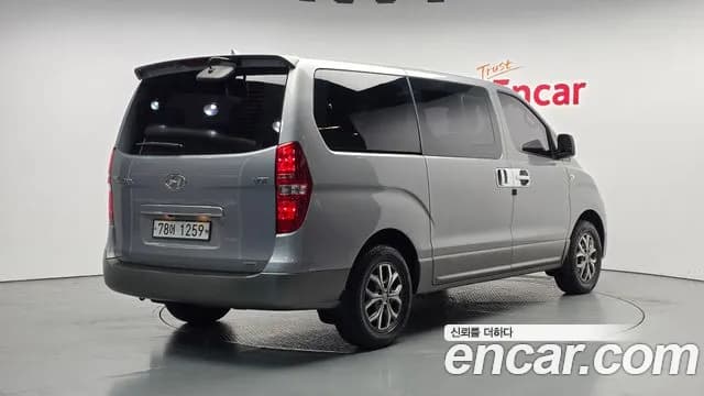 2017 Hyundai Grand Starex 4WD 12-Seater Wagon Sold VIN KMJWA37KDHU895236 – trunk area 2017 Hyundai Grand Starex 4WD 12-Seater Wagon Sold VIN KMJWA37KDHU895236 – trunk area
