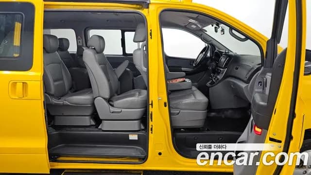 2017 Hyundai Grand Starex 4WD Guard car of chidren Sold VIN KMJWA37KDHU916003 – front exterior 2017 Hyundai Grand Starex 4WD Guard car of chidren Sold VIN KMJWA37KDHU916003 – front exterior
